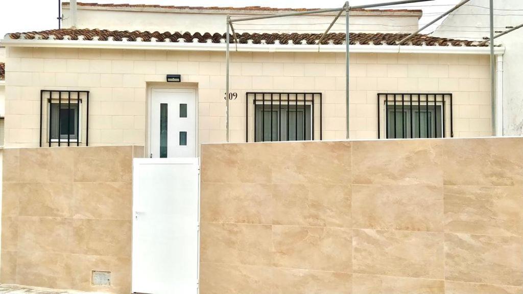 Adosado De 140m2 Con Terraza A 50 M De La Playa Dénia